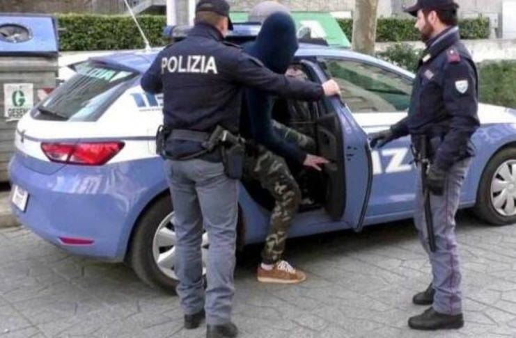 portici tenta di estorcere denaro