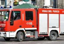 fiamme palazzo napoli