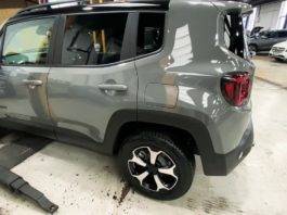 trovato a smontare un'auto