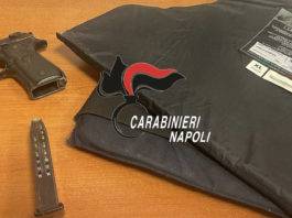 napoli 6 dentro un'auto