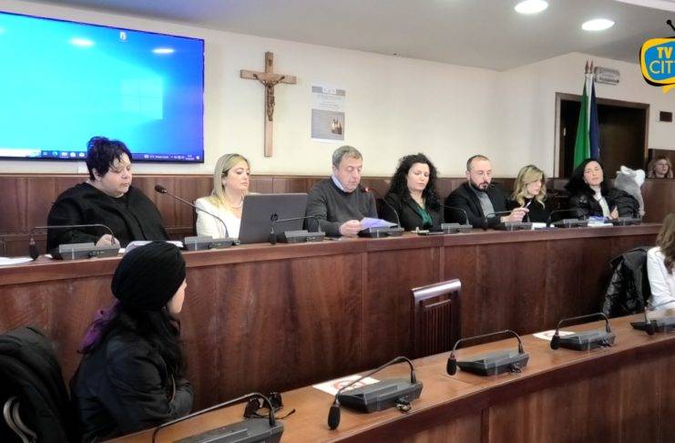 salute donna palazzo baronale