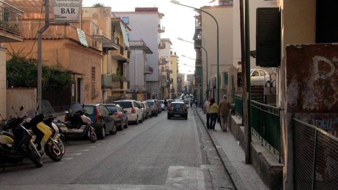 torre del greco cade dal balcone