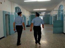 agente penitenziario preso a pugni