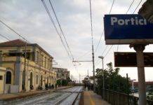 Atti osceni alla stazione di Portici. Arrestato dalla Polizia di Stato portici passeggia sui binari