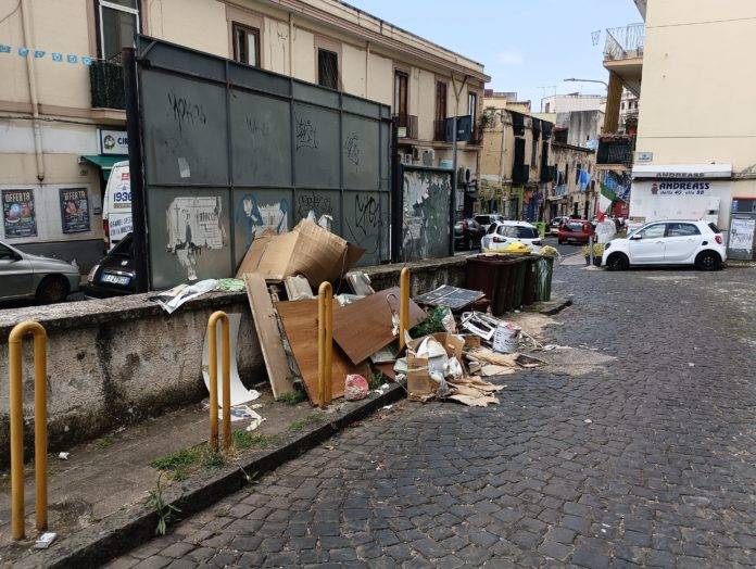 luigi mennella rifiuti carabinieri