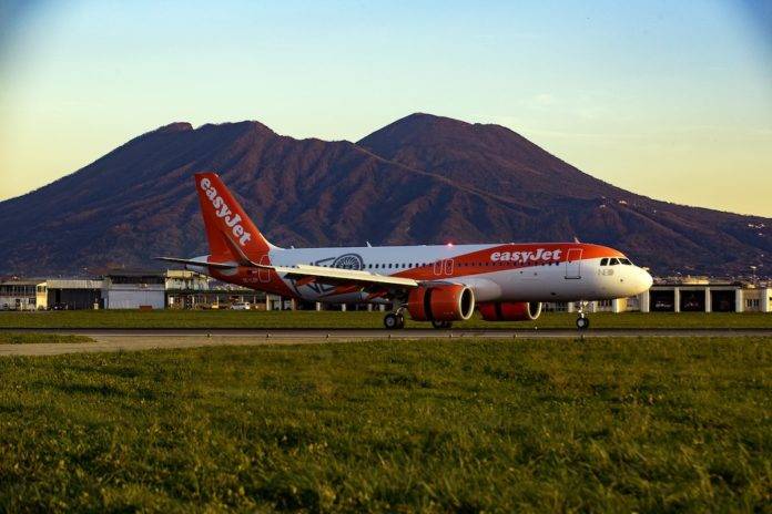 voli easyJet cancellati Napoli Palermo