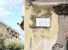 insegna illegibile totò