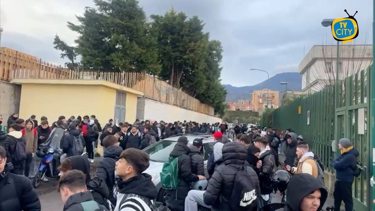 Termosifoni spenti: la protesta degli studenti dell’Istituto “Colombo”