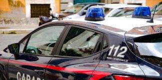 Hashish e cocaina nel water. Carabinieri arrestano madre e figlio carabinieri