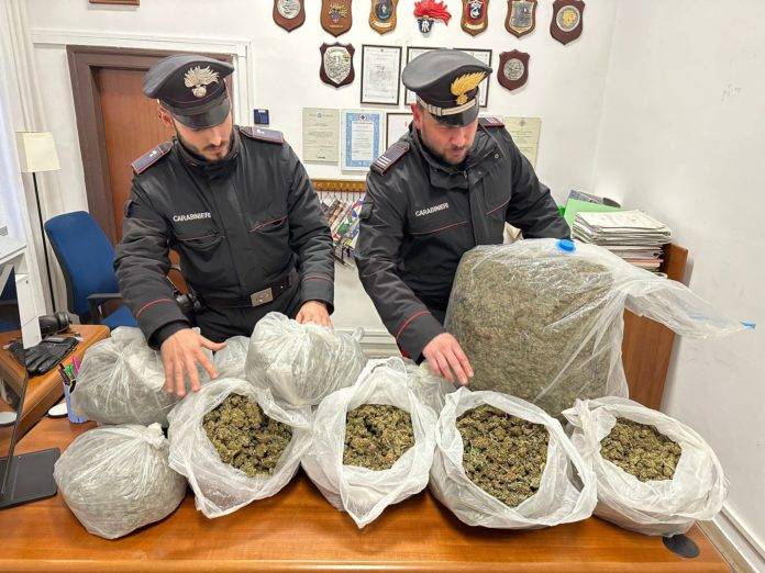carabinieri con droga