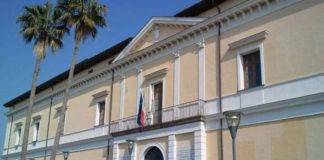 Torre del Greco, apertura anticipata per gli esercizi commerciali palazzo baronale