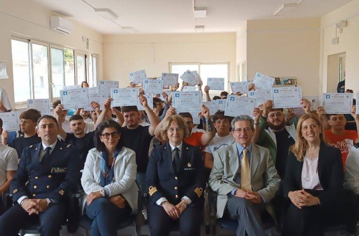 ragazzi guardia costiera