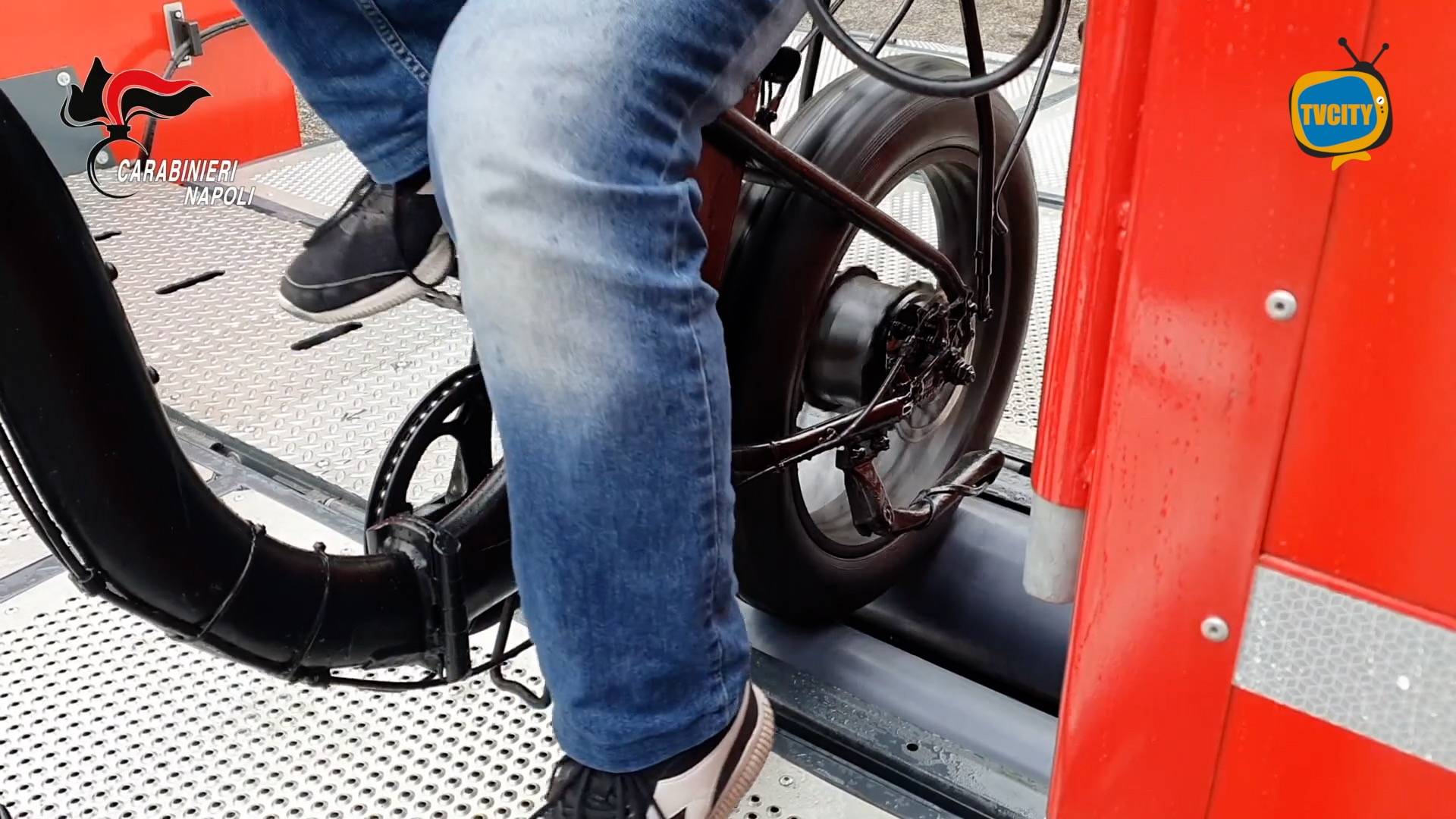 Controlli dei carabinieri su bici elettriche non a norma