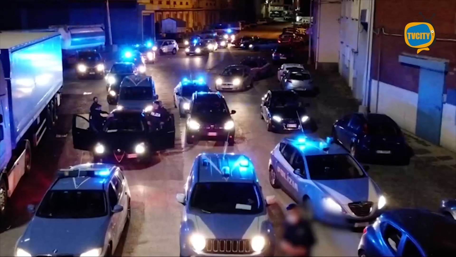 Polizia: sessanta arresti per detenzione armi, spaccio e estorsione