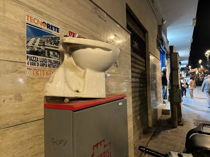 wc piazza palomba