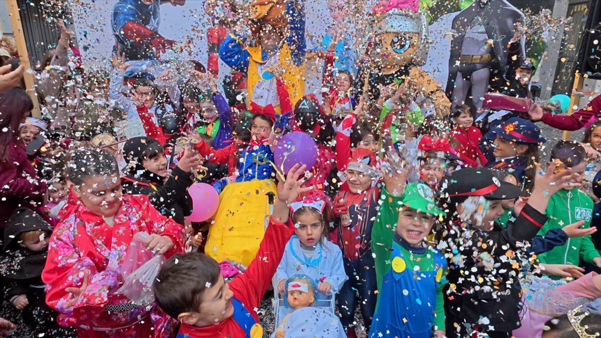 Carnevale a Torre del Greco, grande festa a via Salvator Noto