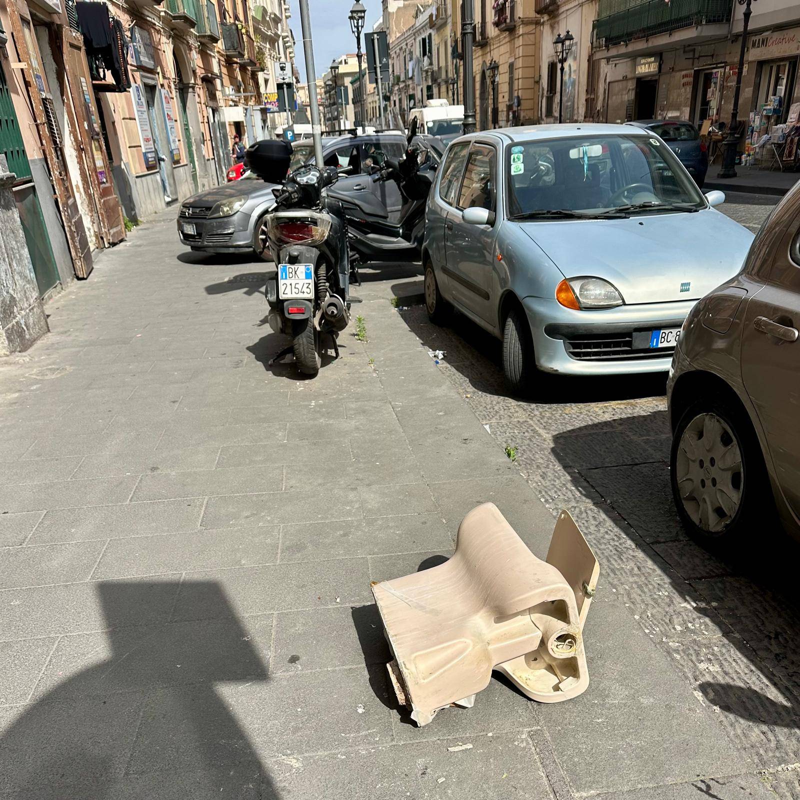 gabinetto per strada 