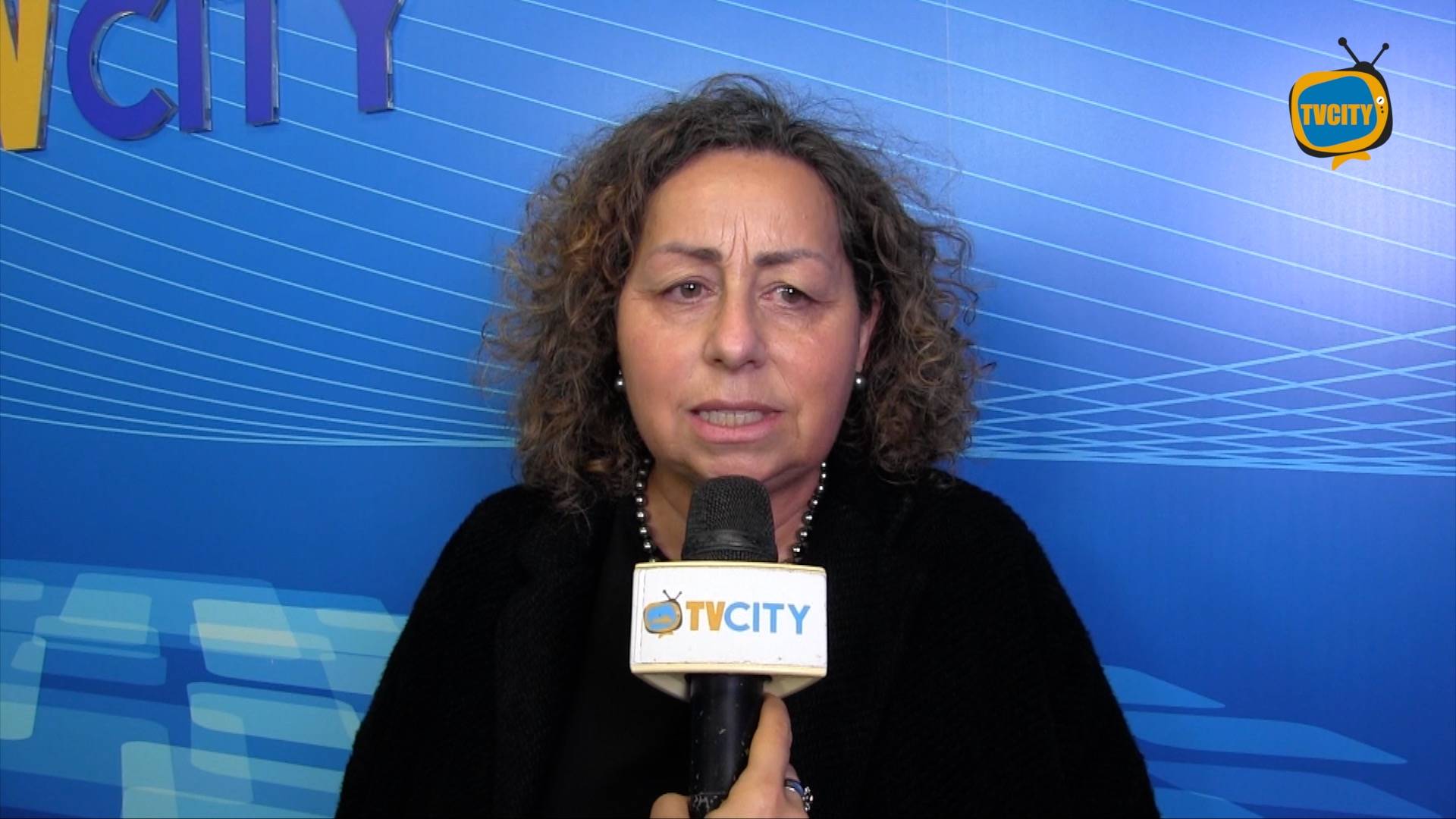 Panchine rosse simbolo di speranza e di impegno, l’inaugurazione