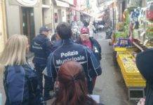Controlli nelle aree mercatali: violazioni su spazi e norme igieniche
