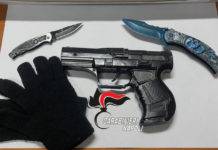 Fugge dai carabinieri. In manette 22enne, in auto pistola e coltelli