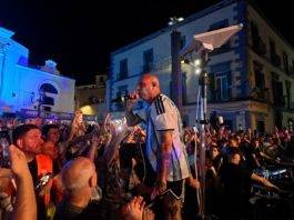 Festa dei Quattro Altari: uno scatenato sabato sera con Clementino