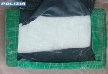 Sorpreso con 1 kg di cocaina in auto. La Polizia arresta un 61enne