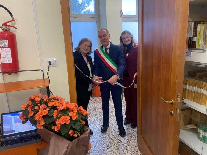 Una recente inaugurazione al liceo De Bottis sindaco Mennella
