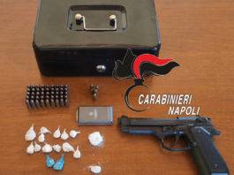 Lancia cassetta di sicurezza contenente droga, arrestato