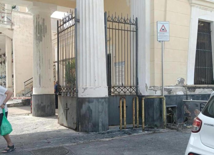 L'ingresso del cimitero di Torre del Greco