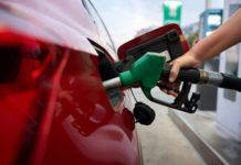 Rc Auto e prezzi della benzina: la mobilitazione a Napoli