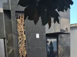 Cade da una scala nel cimitero: 58enne in coma
