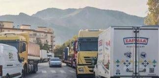 Tolti i presidi dei tir: sgomberate le autostrade tir