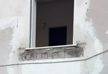 Crollo balcone: quattro familiari coinvolti, un ferito