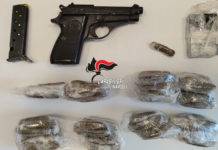 I carabinieri setacciano il centro storico. Trovata una pistola e droga