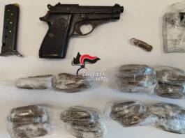 I carabinieri setacciano il centro storico. Trovata una pistola e droga