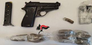 I carabinieri setacciano il centro storico. Trovata una pistola e droga