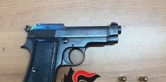 Ai domiciliari con un pistola. Carabinieri arrestano un 21enne