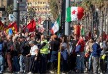 Sciopero a Napoli, in corteo studenti, famiglie e lavoratori