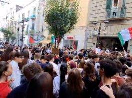 Torre del Greco: la protesta degli studenti contro il caro vita