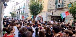 Torre del Greco: la protesta degli studenti contro il caro vita