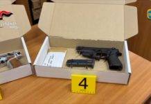 Armi, droga ed esplosivi nascosti in casa. 57enne in manette