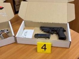 Armi, droga ed esplosivi nascosti in casa. 57enne in manette