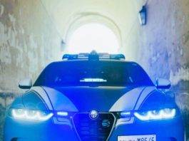 Droga in casa, arrestate dalla polizia una 50enne e una 43enne volante polizia